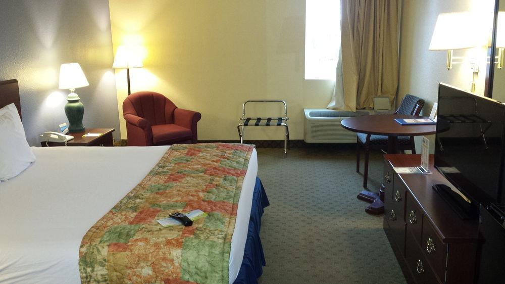 Days By Wyndham Barre Hotel